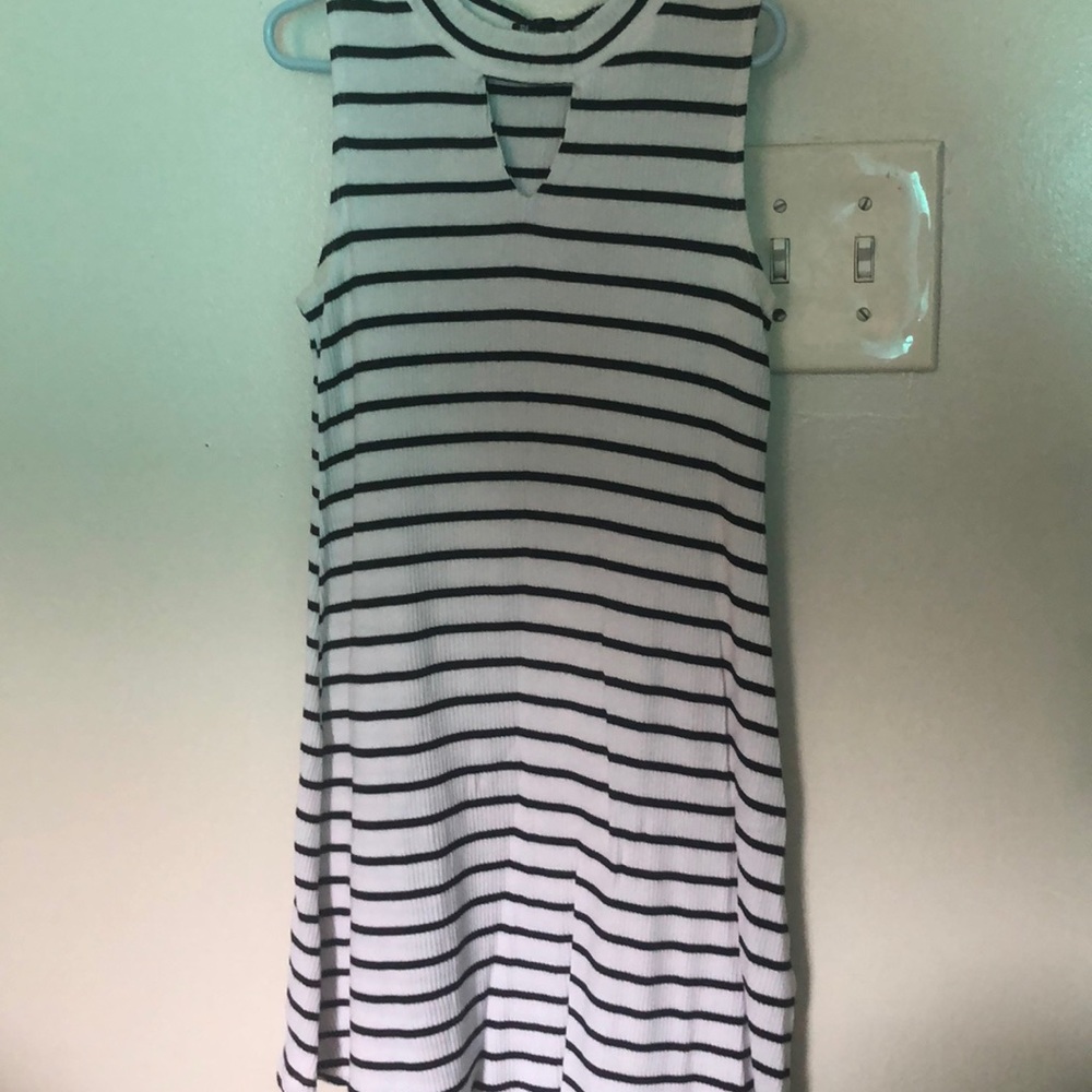 A short dress shirt